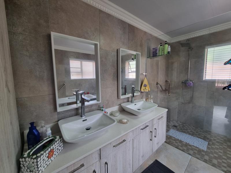 2 Bedroom Property for Sale in Hersham Western Cape